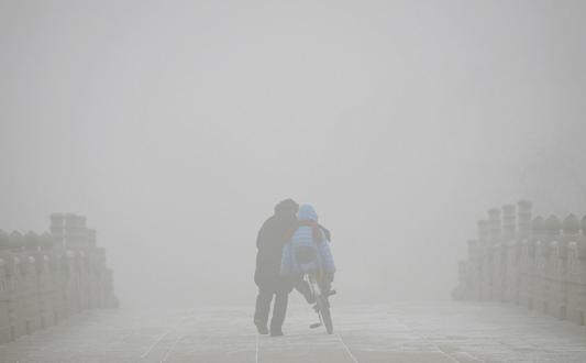 雾霾污染重度来袭，大气监测肩负重任