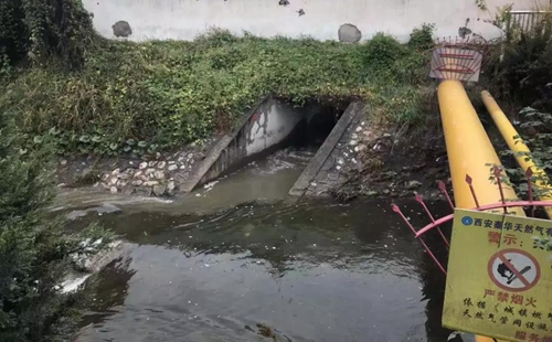 陕西西安市皂河黑臭水体整治一盖了之 长安段截污管道建设敷衍应对