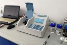  测量水中溶解氧时是否需要搅拌样品？