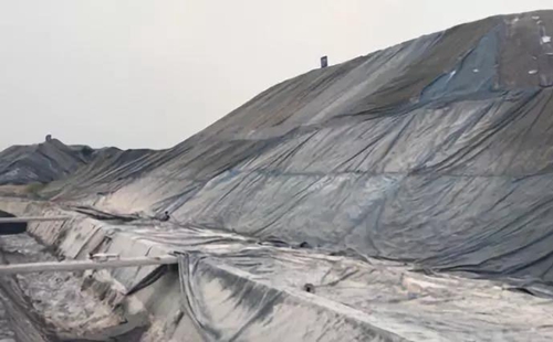 沙钢集团百万吨钢渣弃置江边 威胁长江水生态环境安全