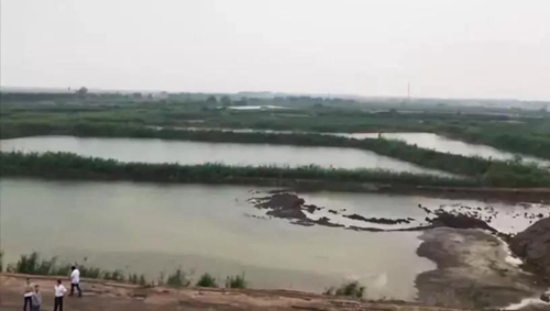 沙钢集团百万吨钢渣弃置江边 威胁长江水生态环境安全