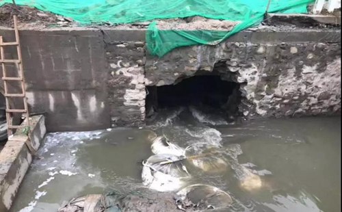 陕西西安市皂河黑臭水体整治一盖了之 长安段截污管道建设敷衍应对