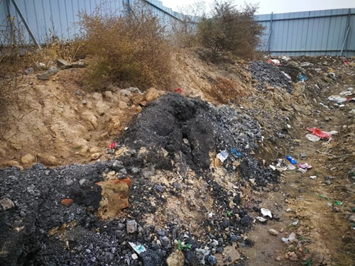 山西运城市高义钢铁违法倾倒钢渣 大量侵占耕地污染环境