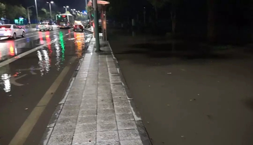 湖北荆州市排污囗&ldquo;一堵了之&rdquo; 造成生活污水倒灌街面 群众反映强烈